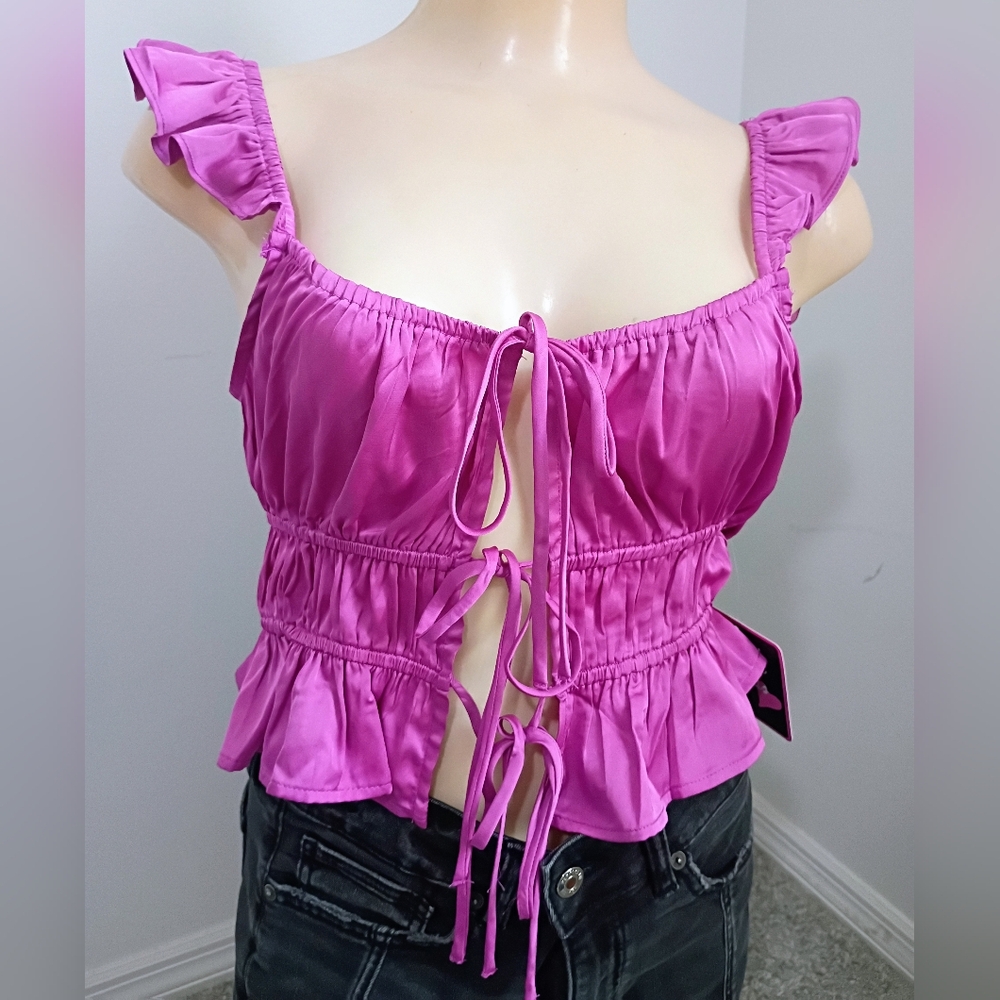 BNWT🎁 Mixed Threads Los Angeles Crop Top